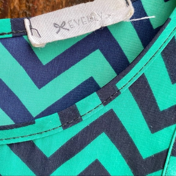 Everly Chevron Navy and Green Dress - Picture 6 of 8